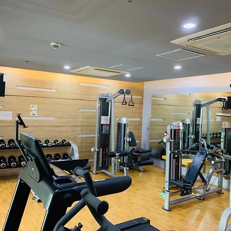 Two Palm Tree Villas Condominium - Studio 8Th Fl With Balcony - Across Terminal 3 Airport Πασάι Εξωτερικό φωτογραφία