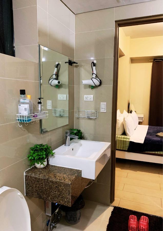 Two Palm Tree Villas Condominium - Studio 8Th Fl With Balcony - Across Terminal 3 Airport Πασάι Εξωτερικό φωτογραφία